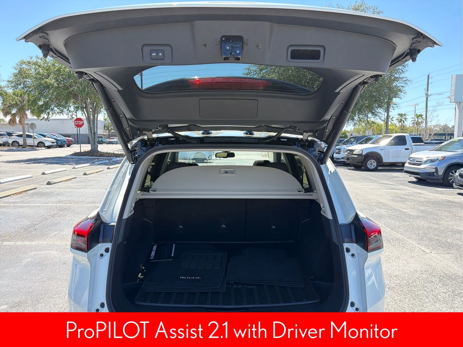 Certified 2025 Nissan Rogue SL w/ Tech Package image 24