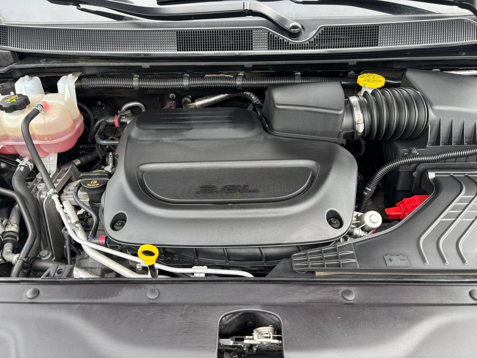 Used 2025 Chrysler Pacifica Limited FWD image 33