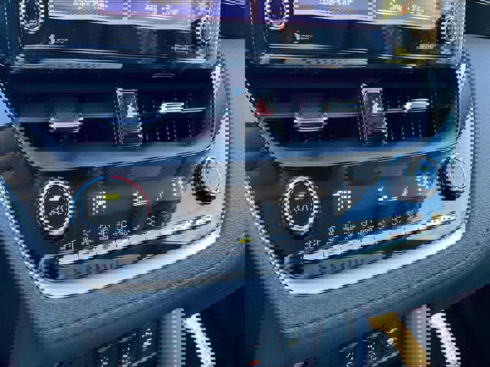 Used 2022 Toyota Corolla Cross XLE w/ Convenience Package image 26