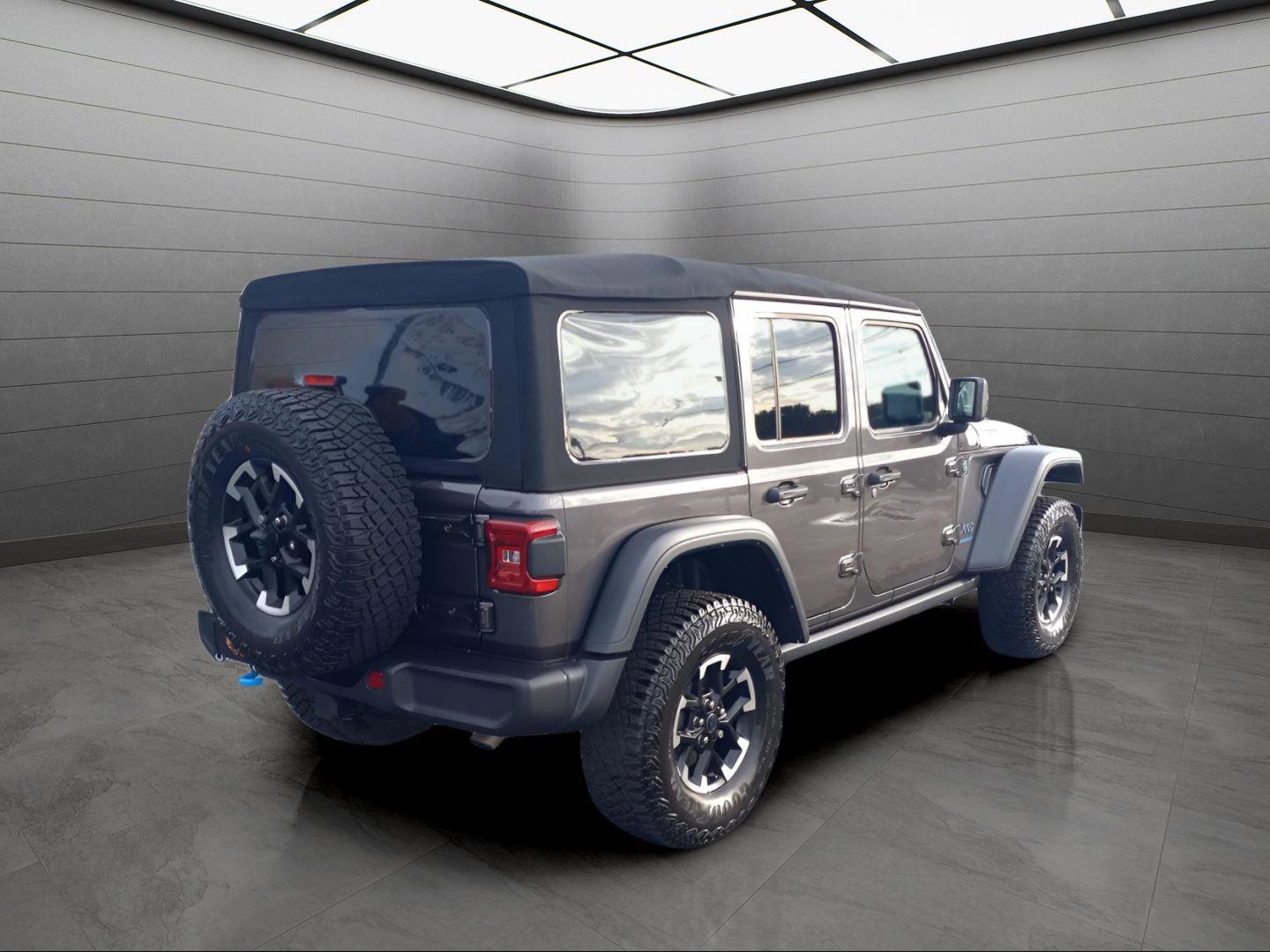 Used 2024 Jeep Wrangler Unlimited Rubicon 4xe image 5