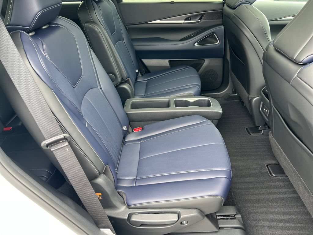 Certified 2026 INFINITI QX60 Sport w/ Dark Cargo Package AWD/4WD image 17