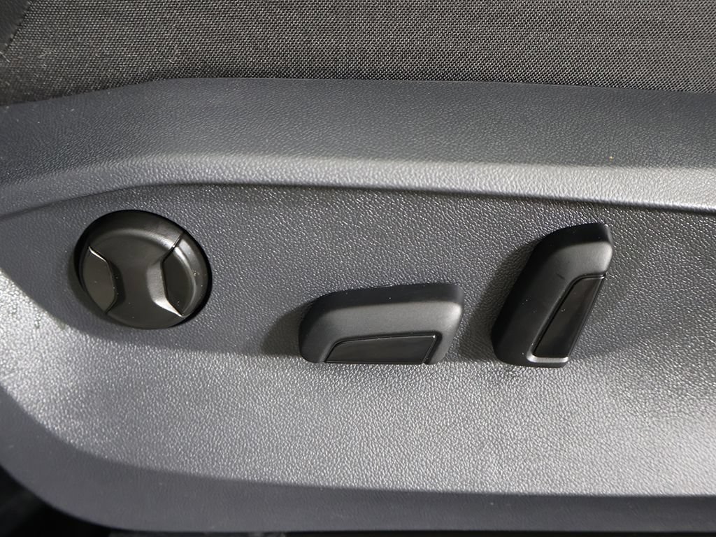 Used 2024 Volkswagen Tiguan SE R-Line AWD/4WD image 34