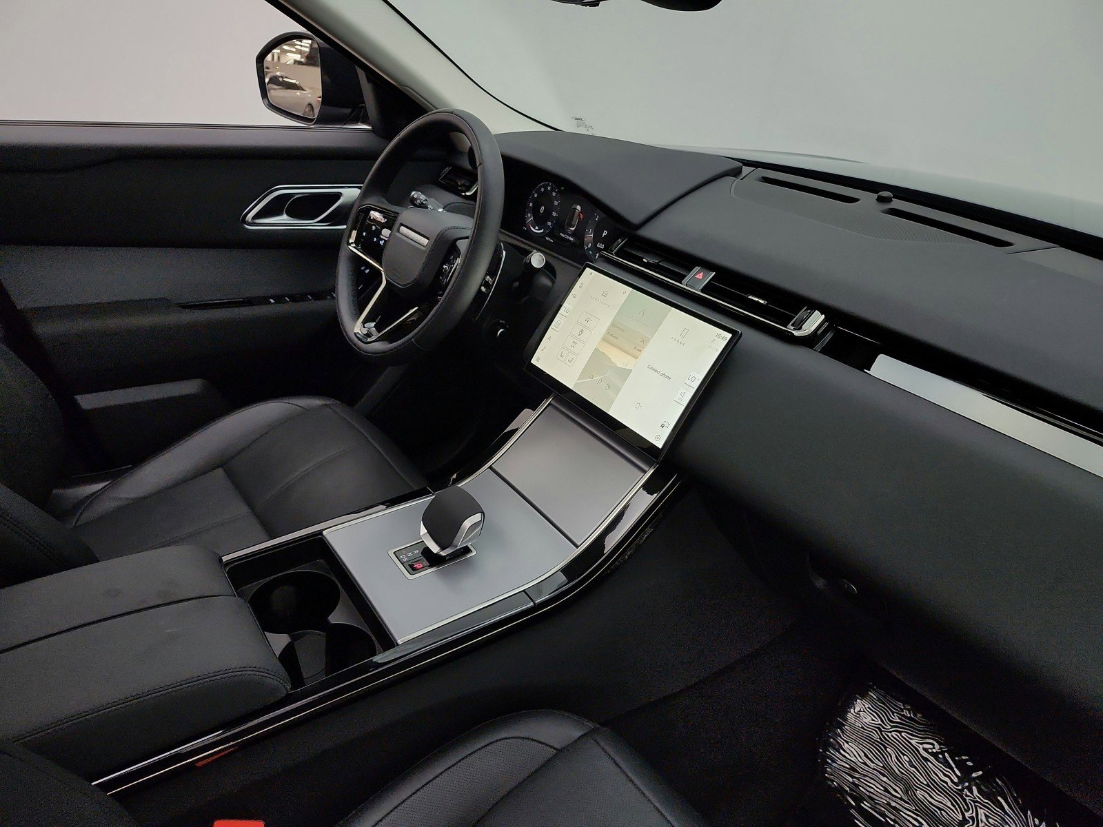 Used 2024 Land Rover Range Rover Velar S AWD/4WD image 18