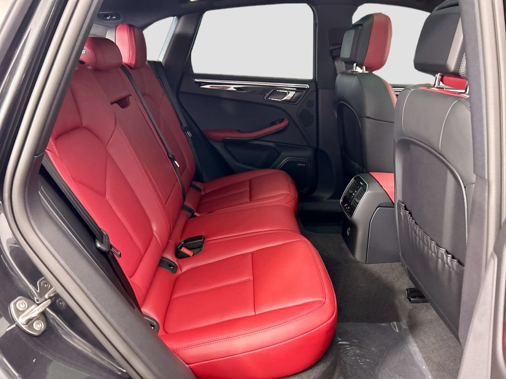 Used 2026 Porsche Macan AWD/4WD image 23