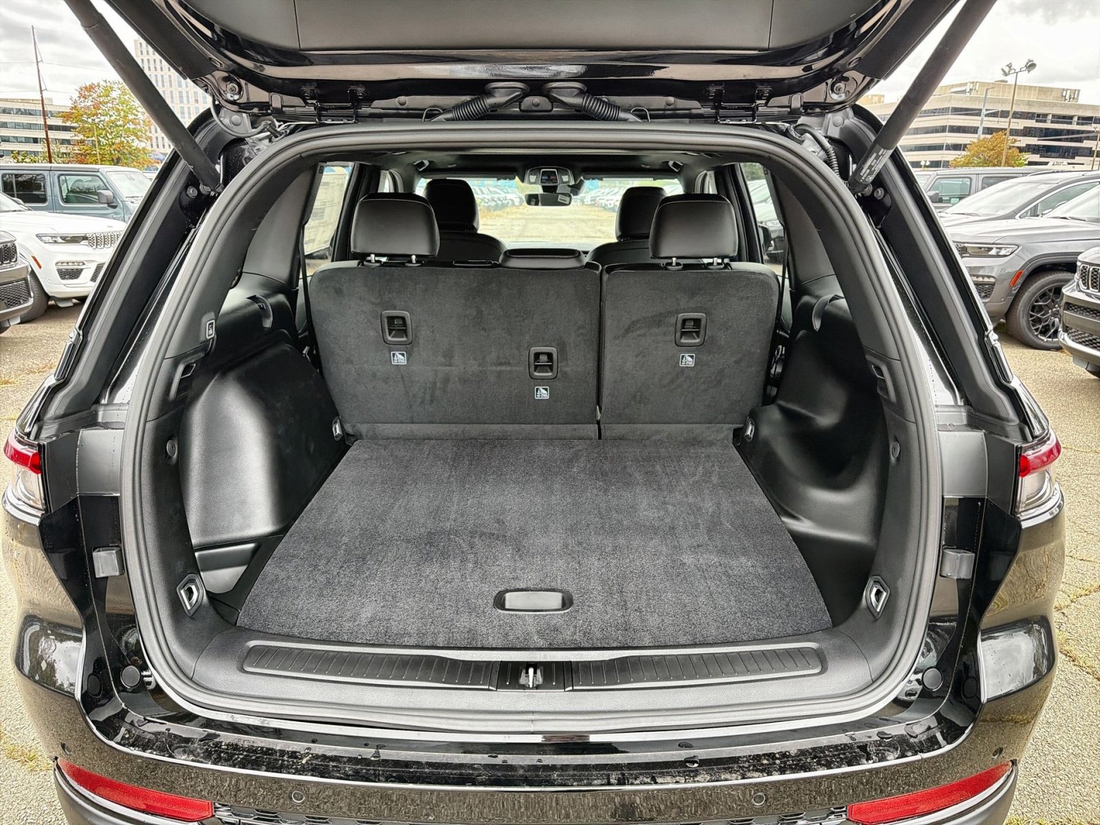 New 2025 Jeep Grand Cherokee Altitude image 25