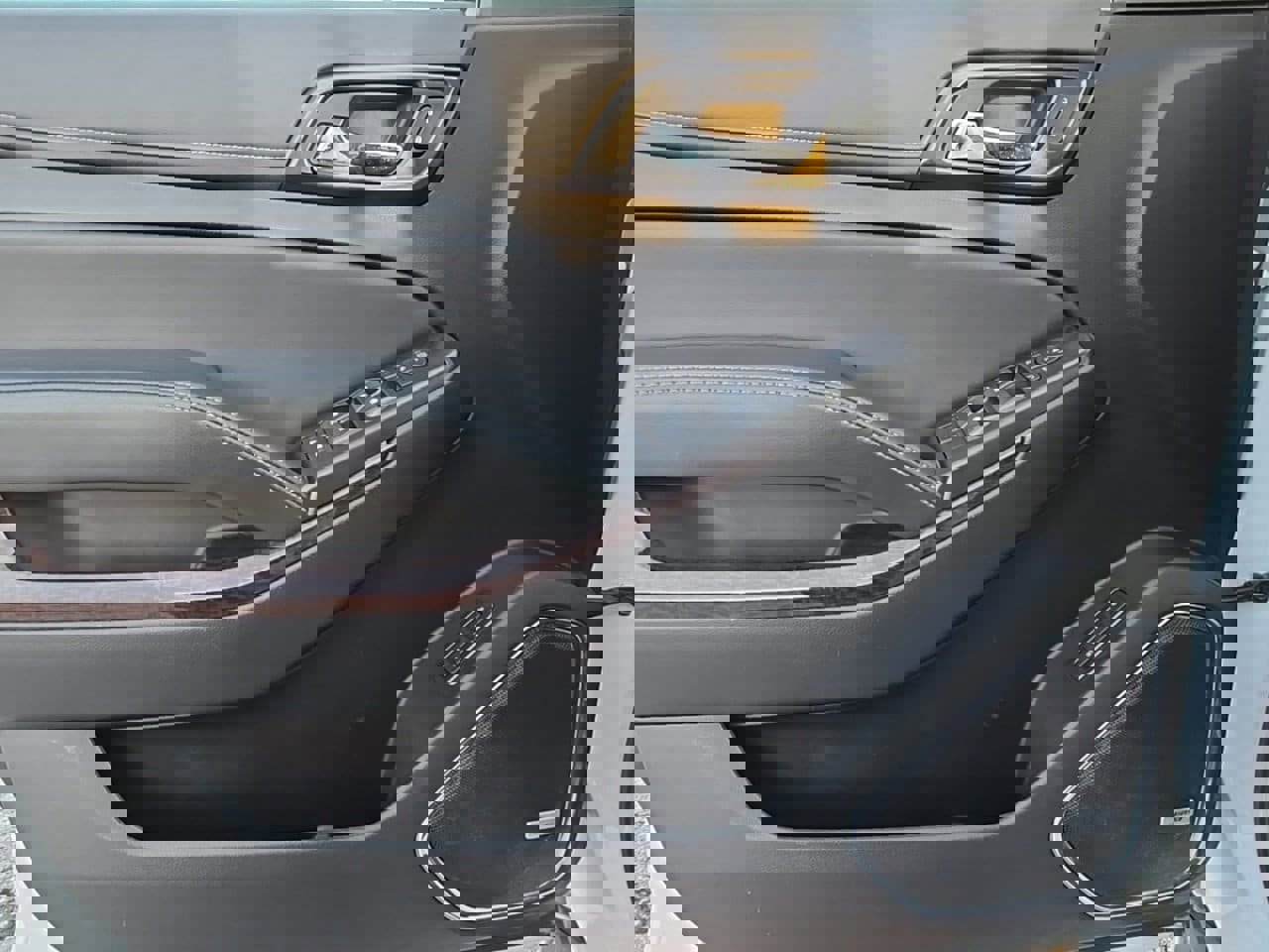 Used 2020 GMC Yukon XL SLT image 11