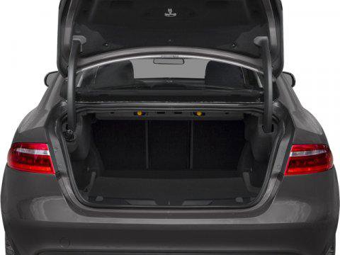 Used 2018 Jaguar XE Premium image 12