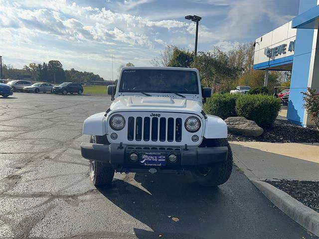 Used 2017 Jeep Wrangler Unlimited Sahara AWD/4WD image 3