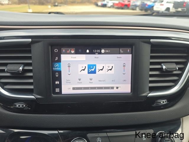 Used 2023 Chrysler Voyager LX image 17