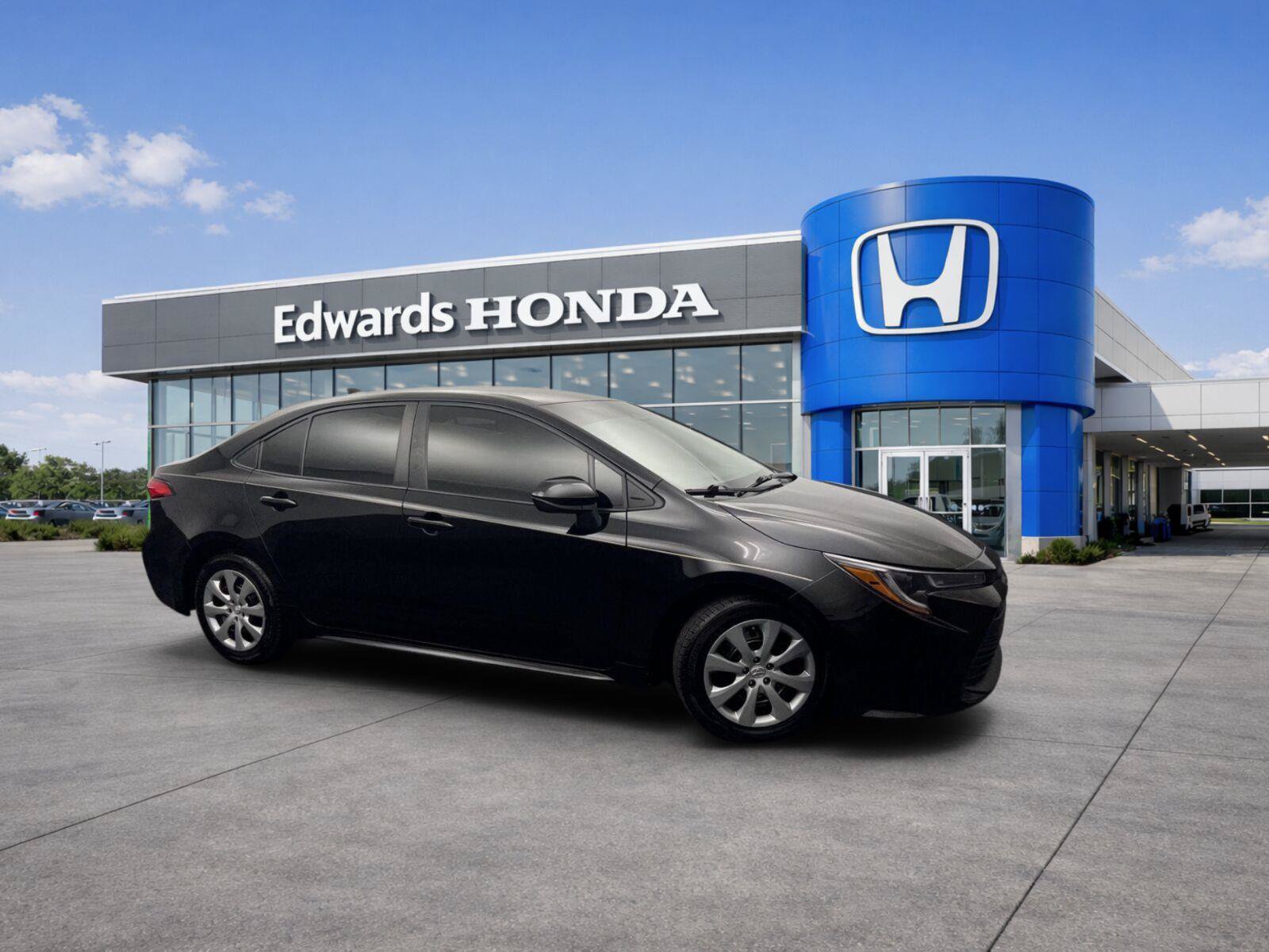 Used 2024 Toyota Corolla LE FWD image 1