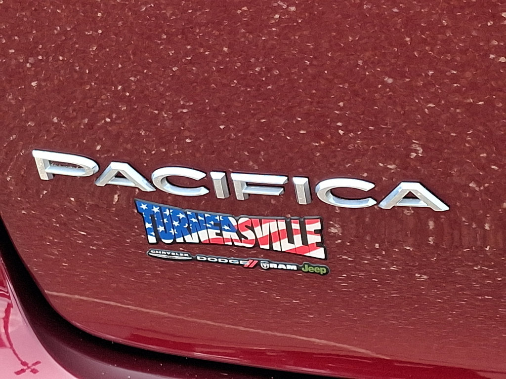Used 2023 Chrysler Pacifica Touring-L w/ Uconnect Theater Family Group FWD image 16