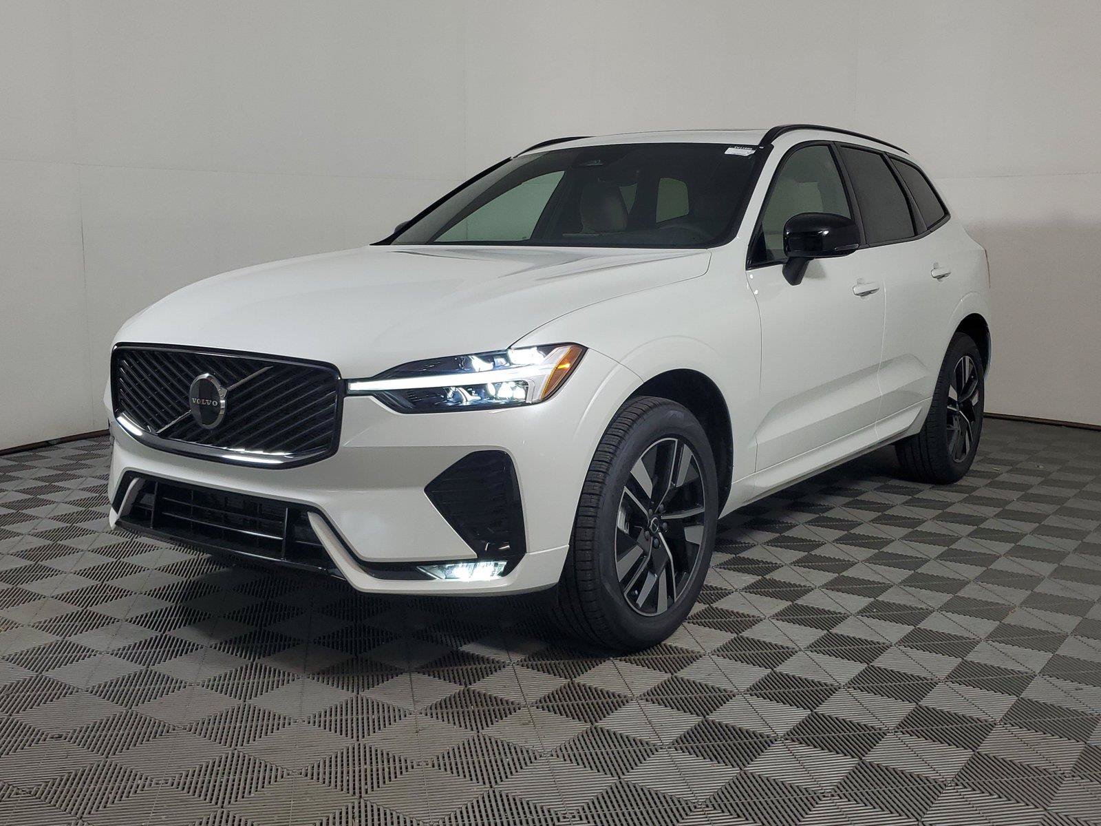 New 2027 Volvo XC60 B5 Core AWD/4WD image 3