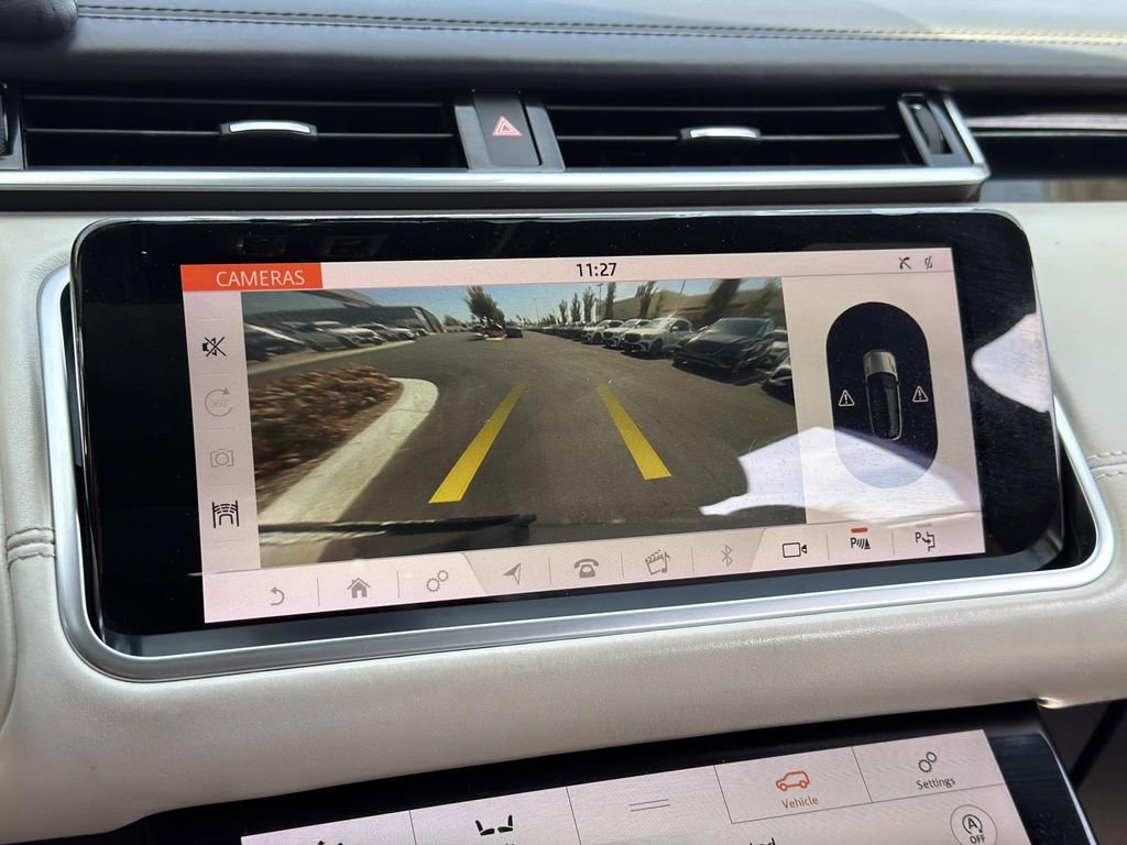 Used 2018 Land Rover Range Rover Velar R-Dynamic HSE image 12