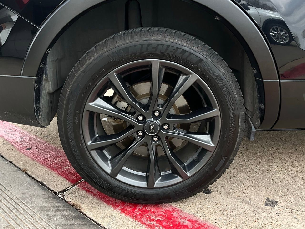 Used 2017 Ford Explorer XLT w/ Equipment Group 202A image 9