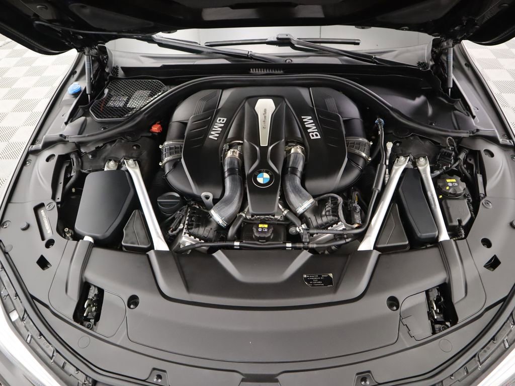 Used 2019 BMW 750i w/ Executive Package image 30