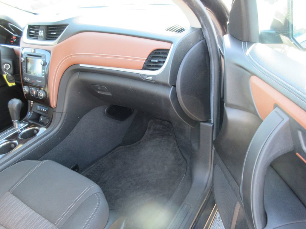 Certified 2017 Chevrolet Traverse LT FWD image 19