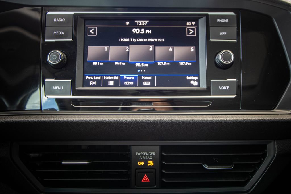 Certified 2022 Volkswagen Jetta SE image 38