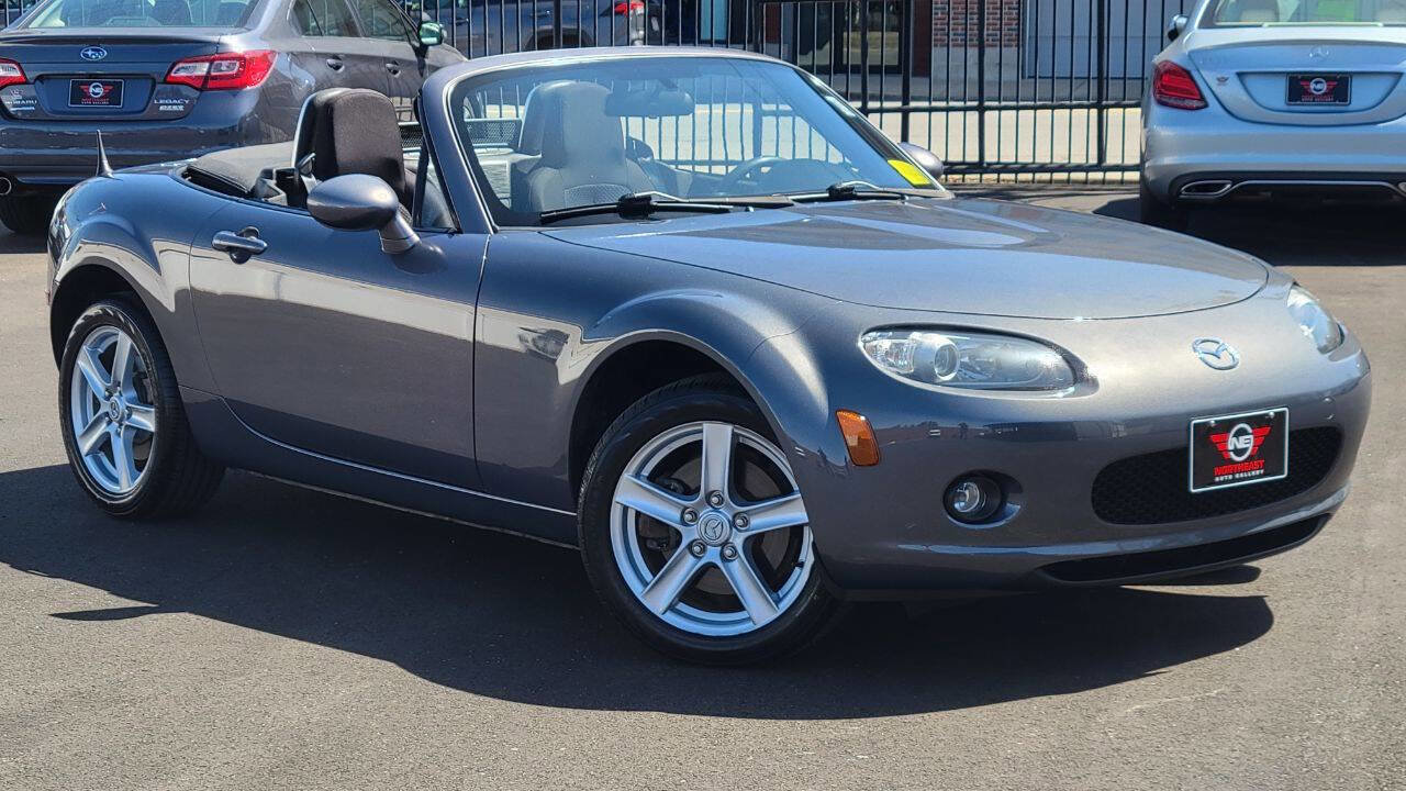 Used 2006 MAZDA MX-5 Miata Touring RWD image 6