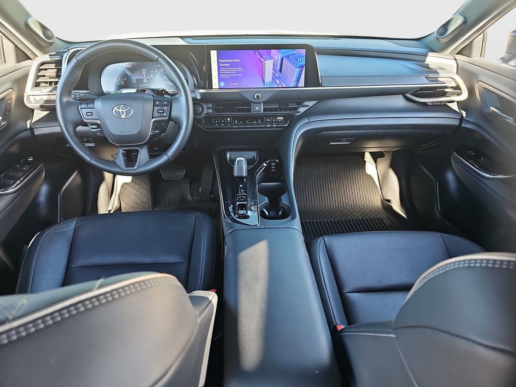 Certified 2025 Toyota Crown Signia image 19