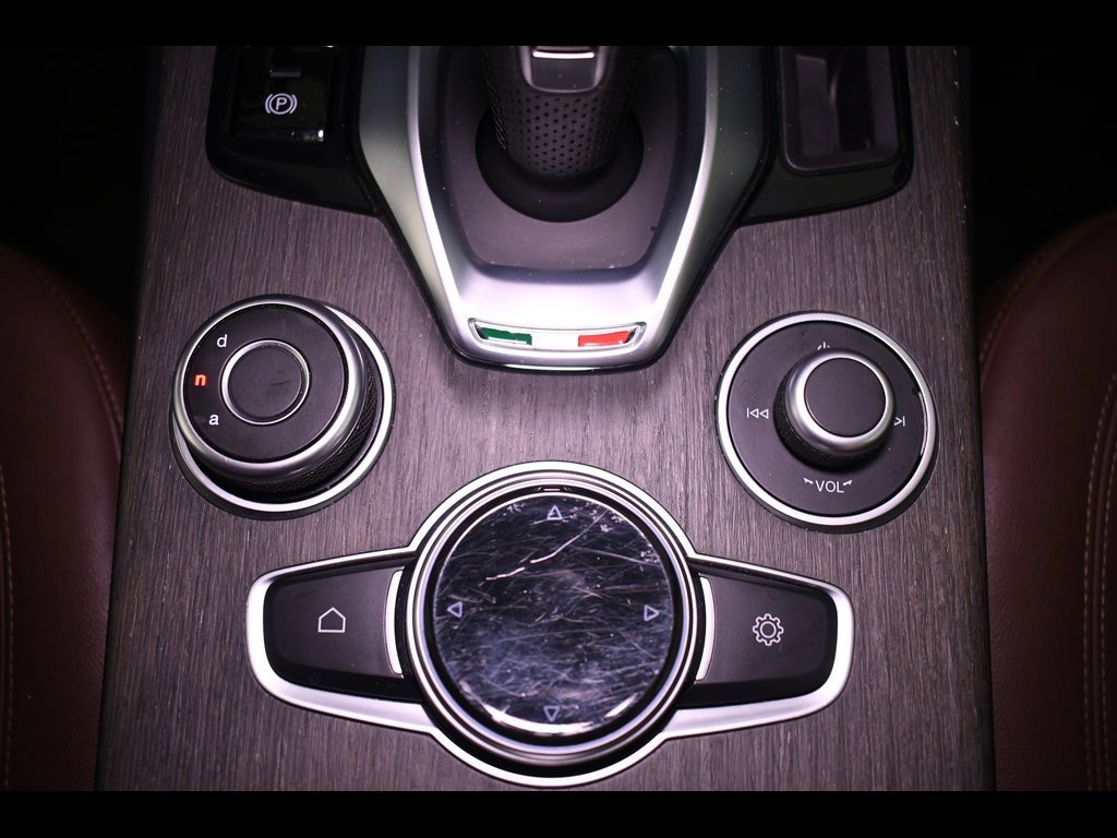 Used 2022 Alfa Romeo Stelvio Ti image 31