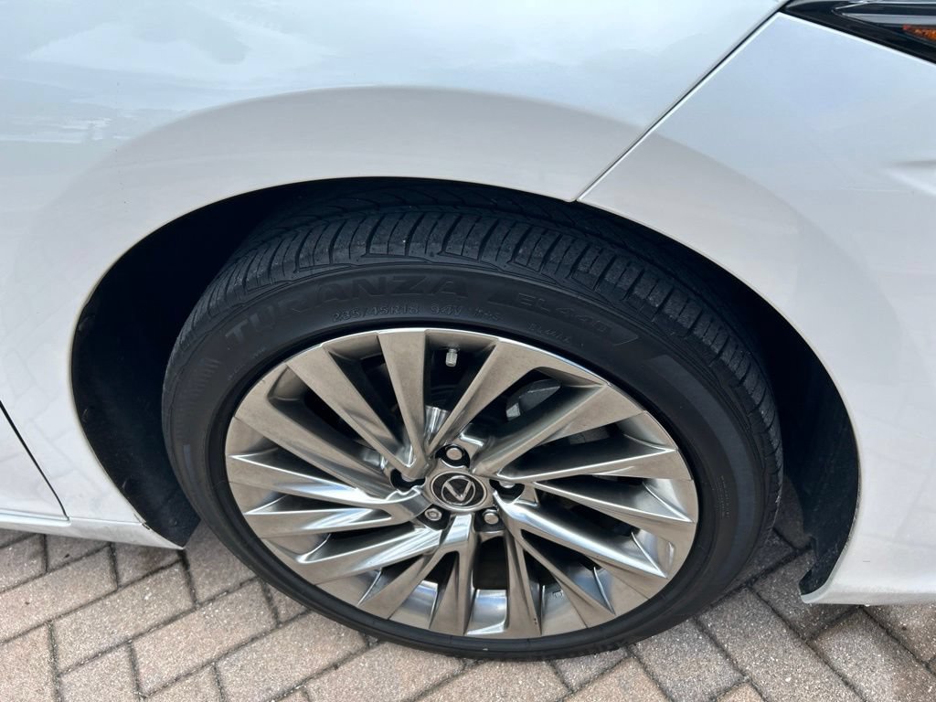 Certified 2022 Lexus ES 300h Ultra Luxury w/ Accessory Package 2 FWD image 9