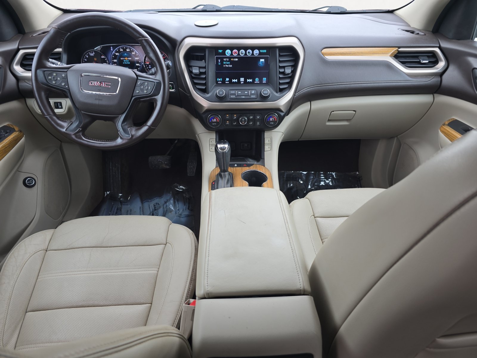 Used 2017 GMC Acadia Denali w/ Technology Package AWD/4WD image 3