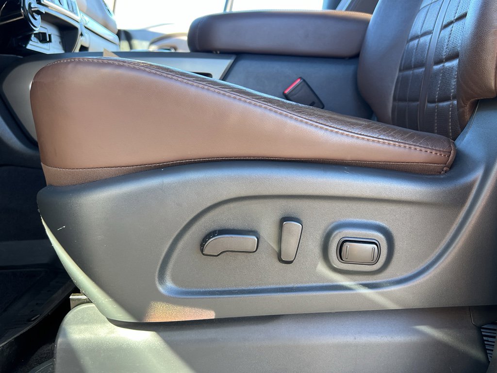 Used 2024 Nissan Titan Platinum Reserve w/ Moonroof Package image 18