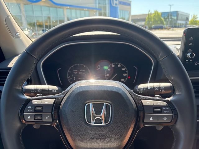 Used 2025 Honda Pilot Touring image 16