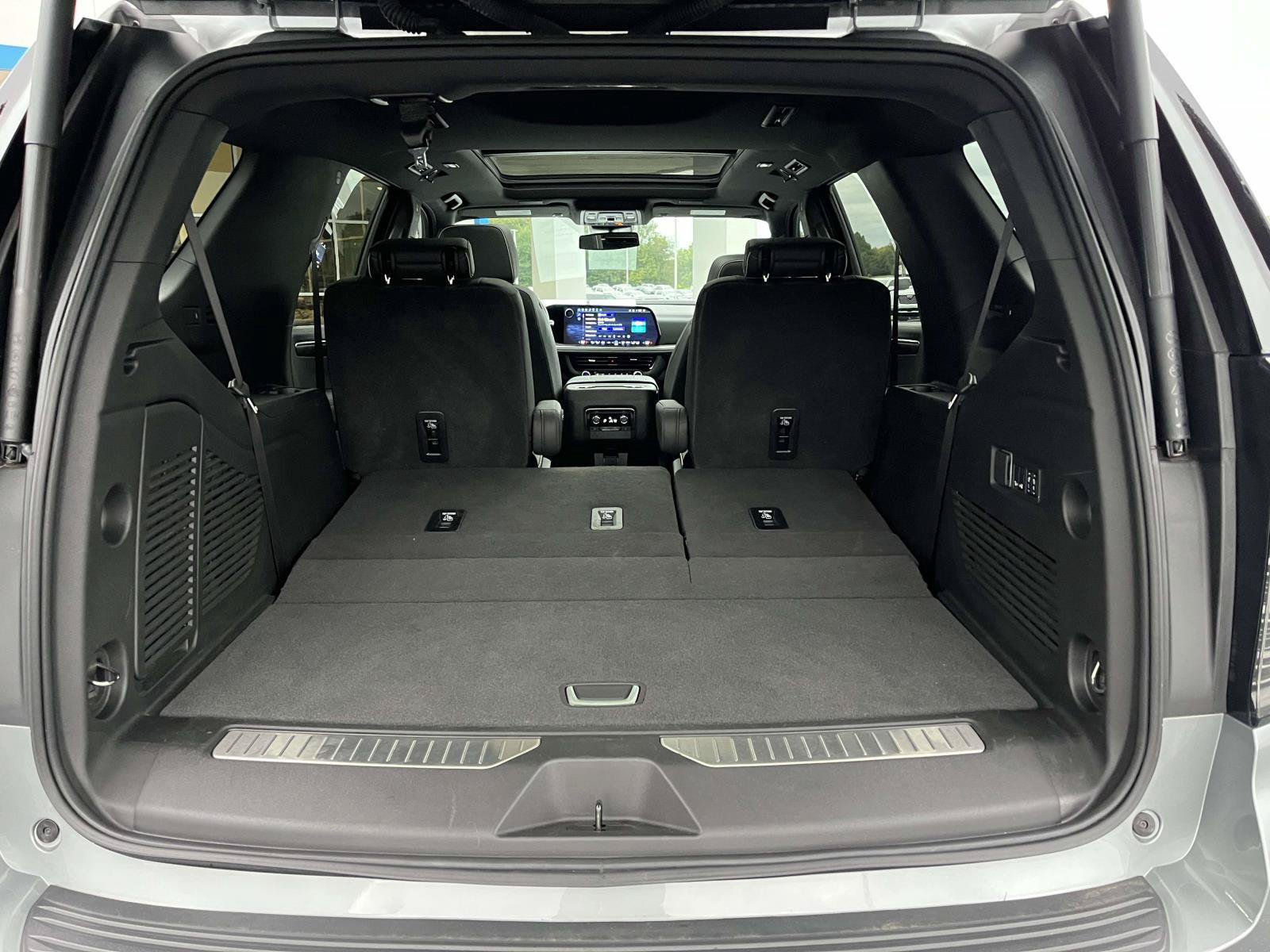 Certified 2025 Chevrolet Tahoe Premier w/ Sun And Tow Package AWD/4WD image 11
