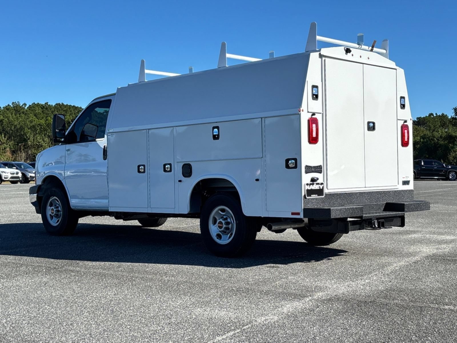 New 2025 GMC Savana 3500 w/ Power Convenience Package RWD image 32
