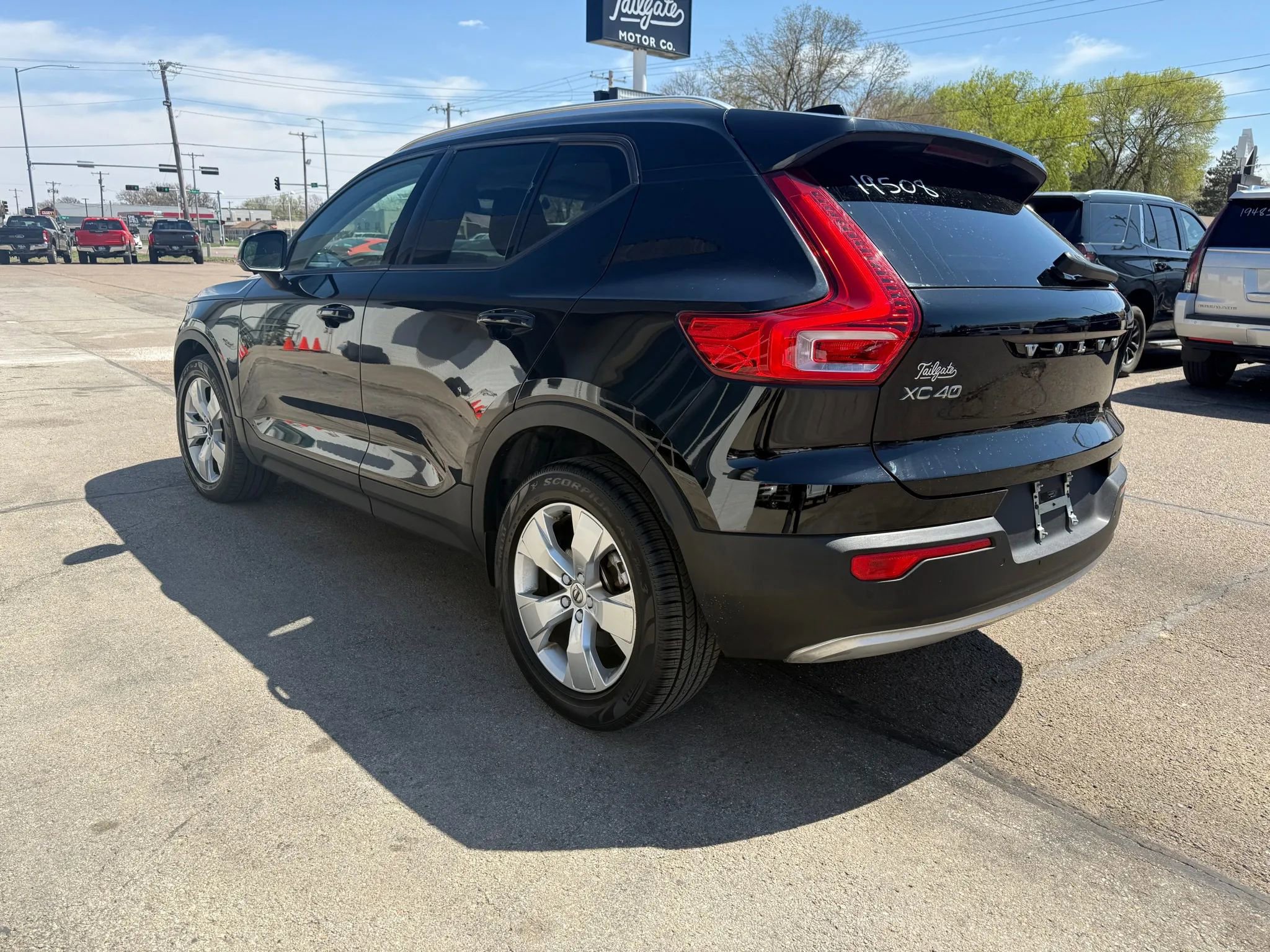 Used 2021 Volvo XC40 T4 Momentum image 6