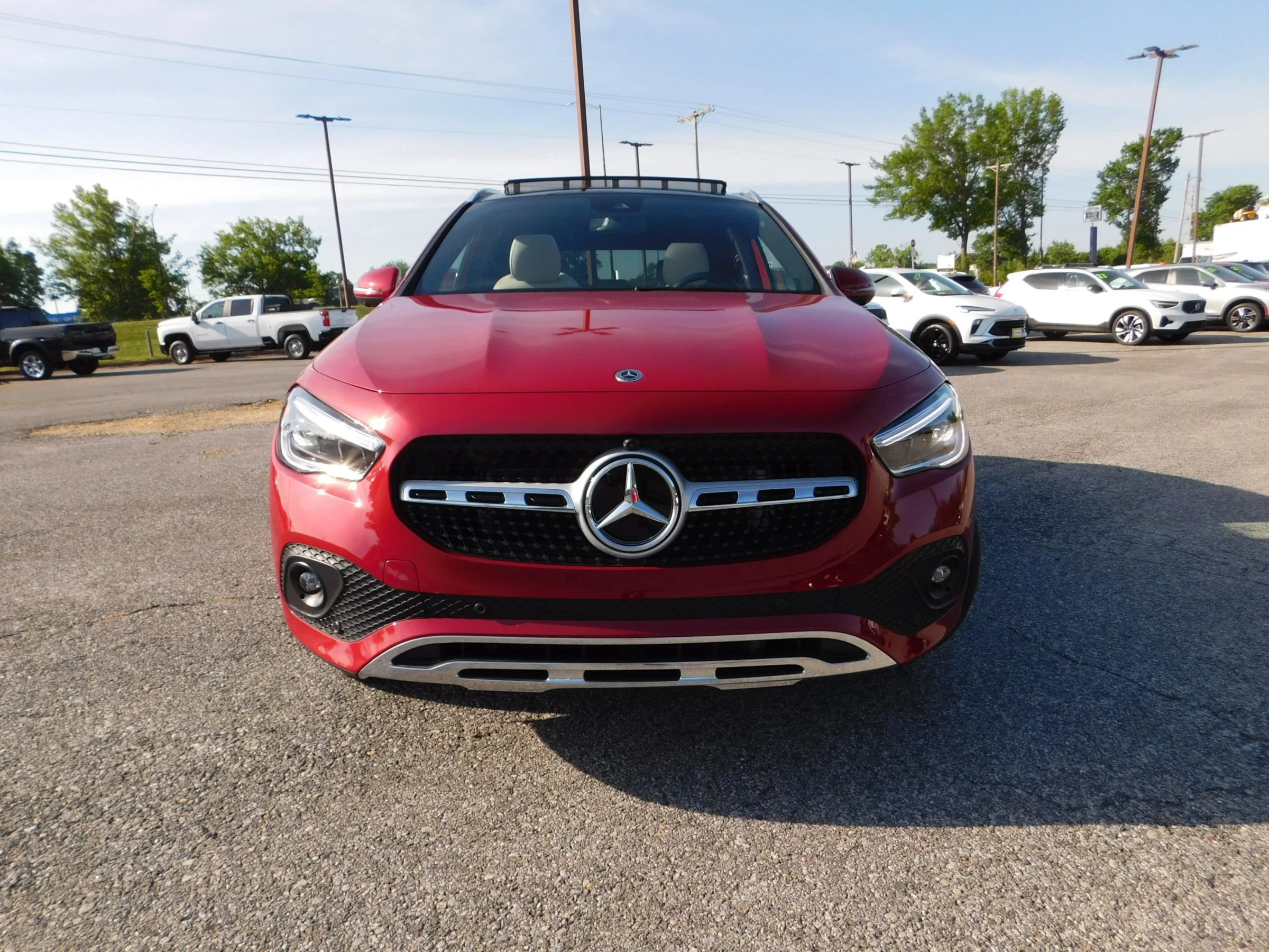 Used 2023 Mercedes-Benz GLA 250 4MATIC w/ Premium Package image 3