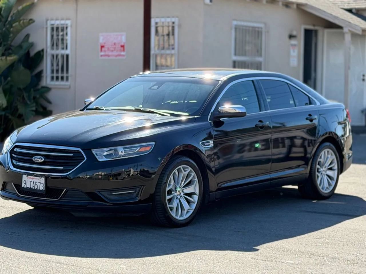 Used 2017 Ford Taurus Limited image 6
