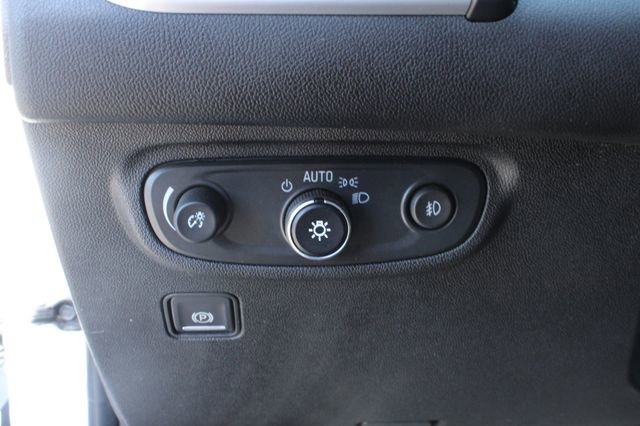 Used 2018 GMC Terrain SLT w/ Preferred Package FWD image 16