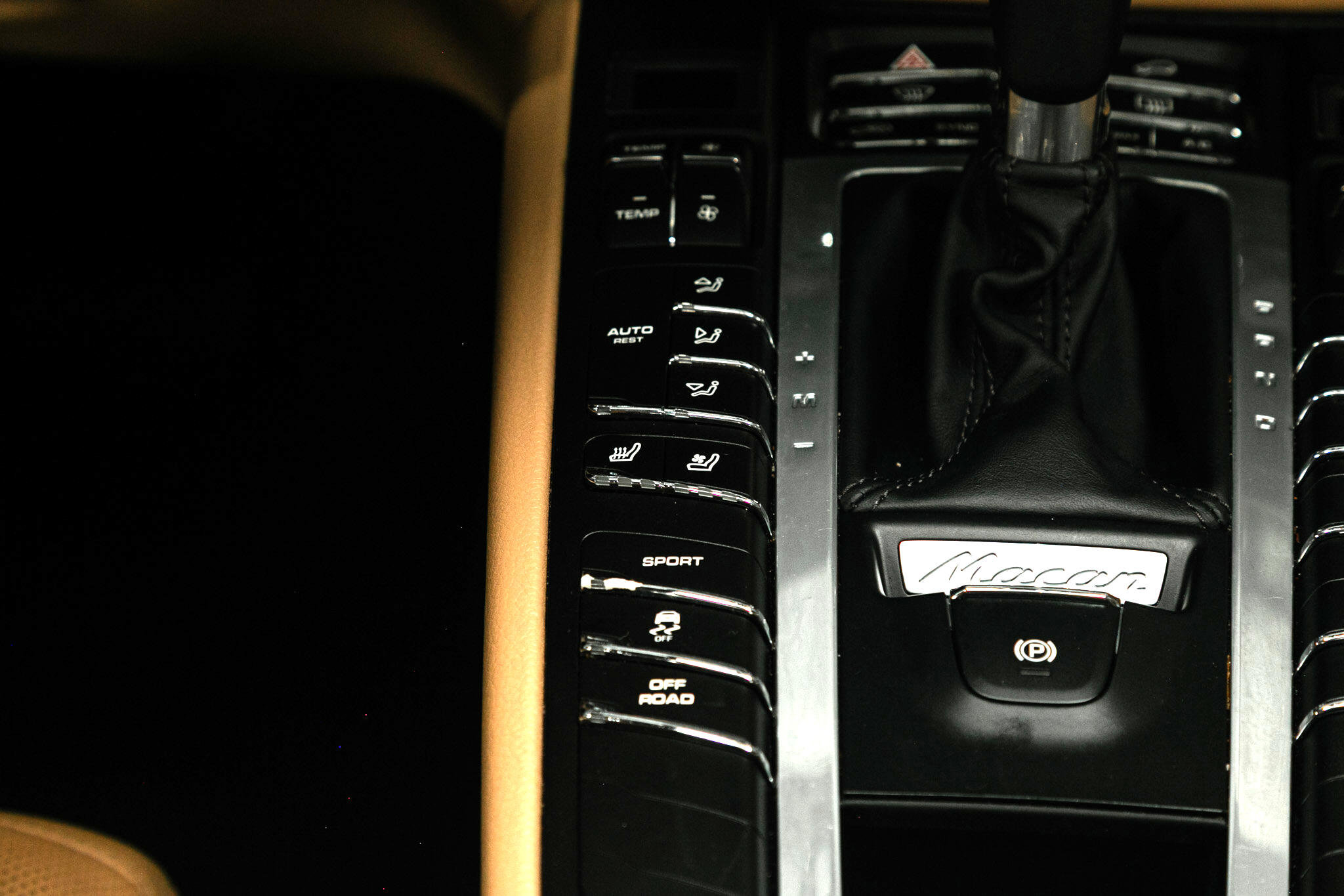 Used 2019 Porsche Macan w/ Premium Package Plus image 38