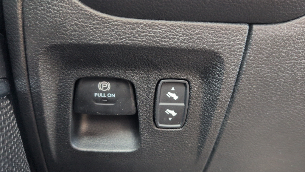 Used 2025 RAM 1500 Laramie AWD/4WD image 15