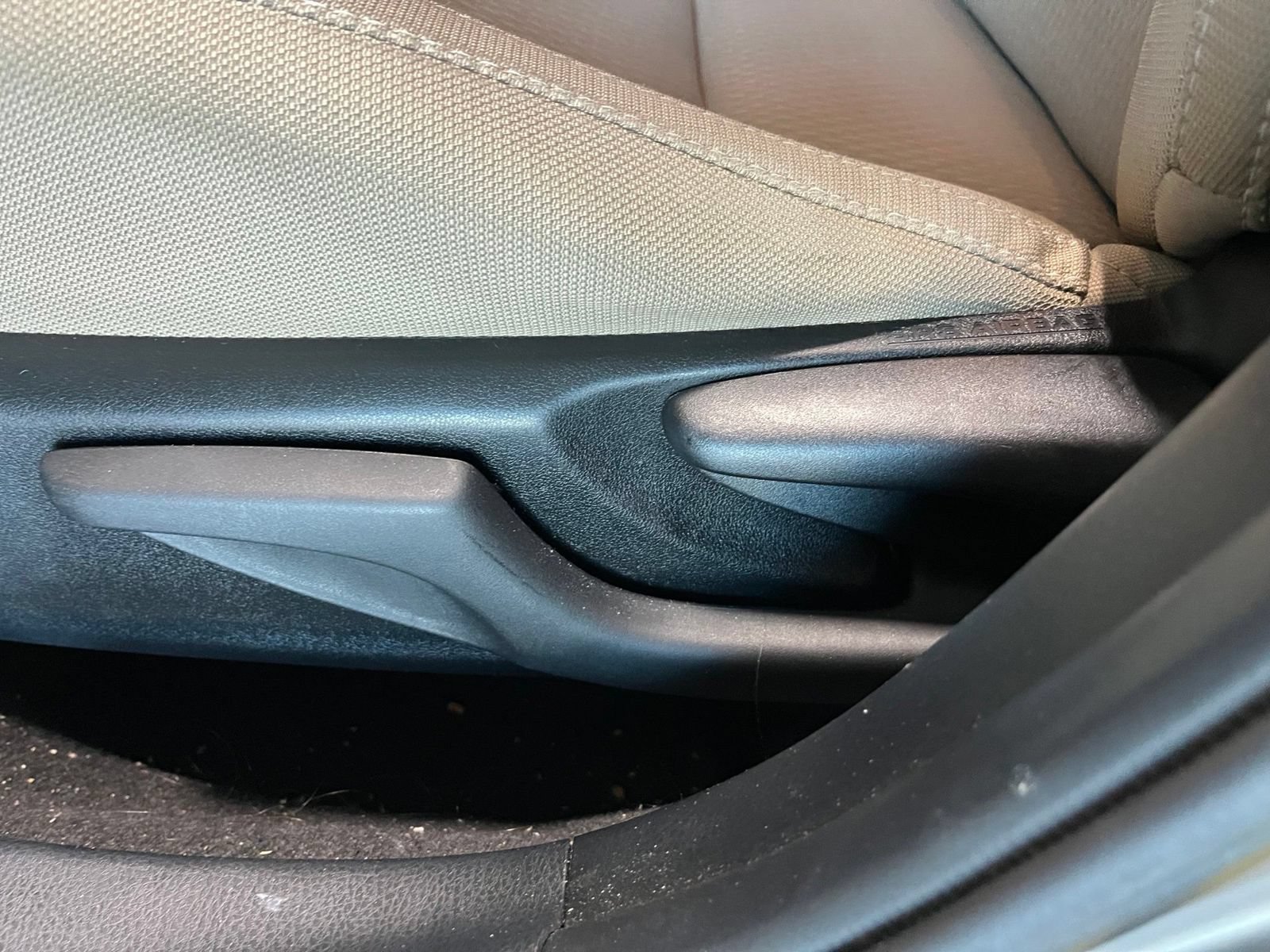 Used 2016 Toyota Corolla LE FWD image 17