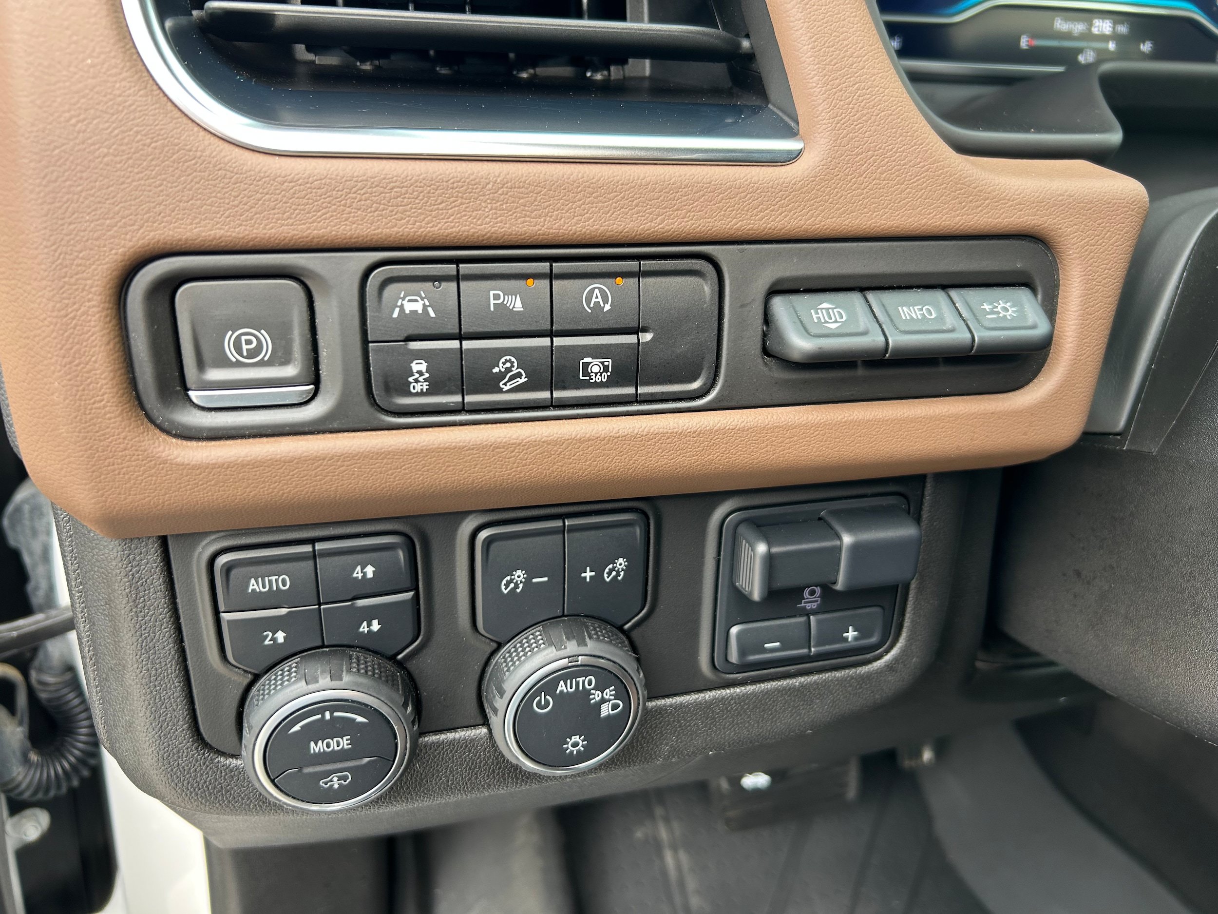 Used 2023 Chevrolet Tahoe High Country AWD/4WD image 21