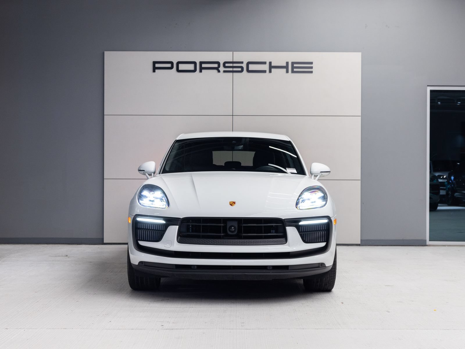 Certified 2023 Porsche Macan S AWD/4WD image 10