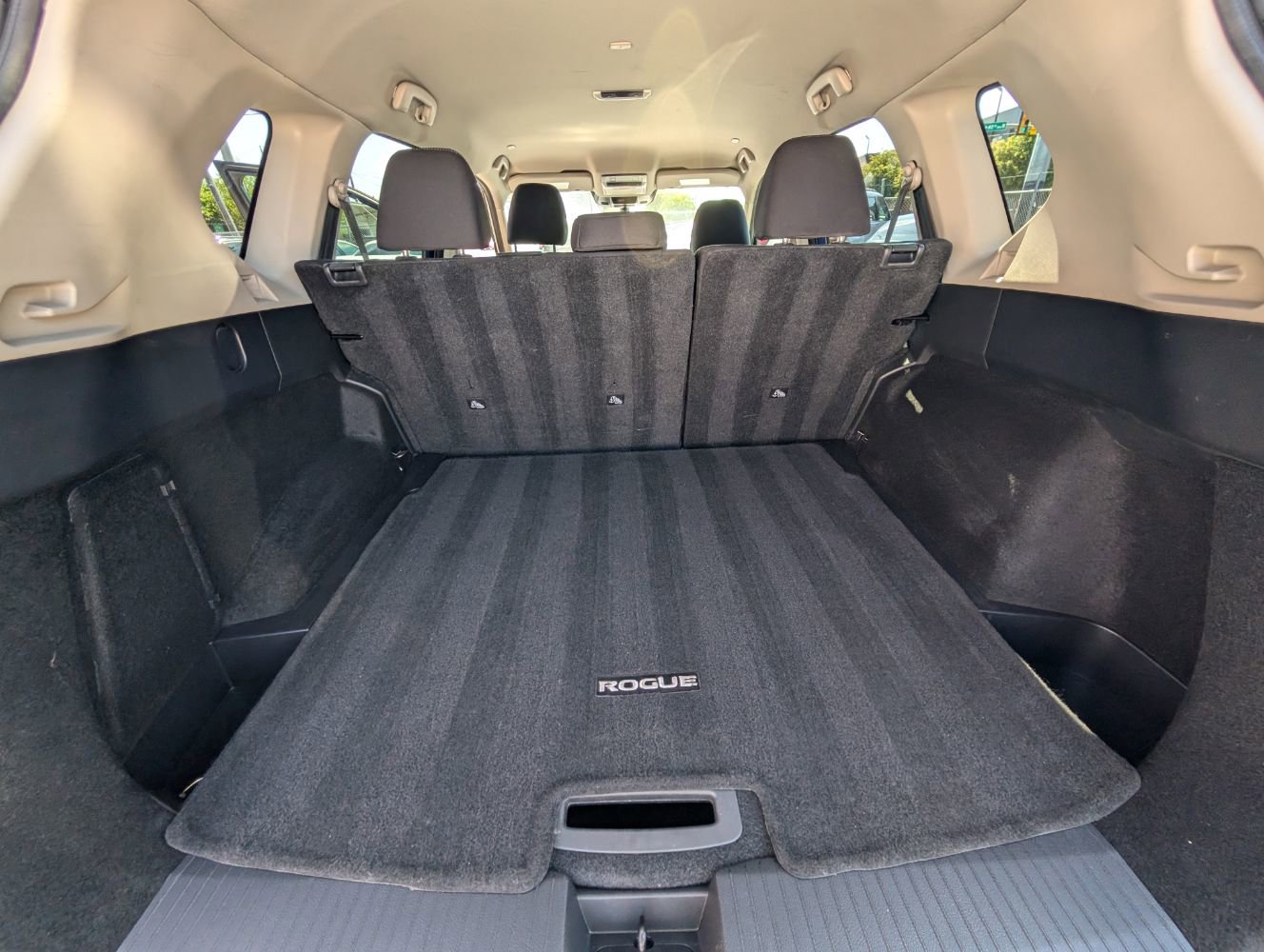 Used 2024 Nissan Rogue SV image 19