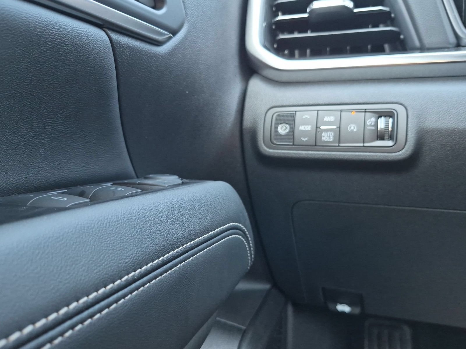 New 2027 GMC Terrain Elevation w/ Elevation Premium Package AWD/4WD image 16