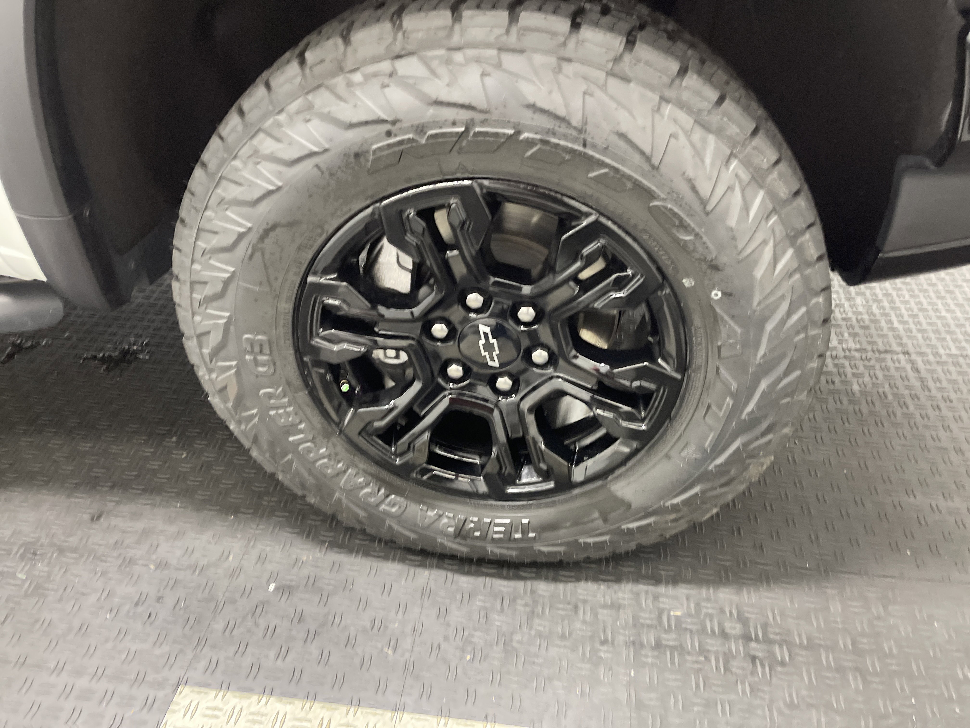 Used 2025 Chevrolet Silverado 1500 ZR2 w/ Technology Package AWD/4WD image 28
