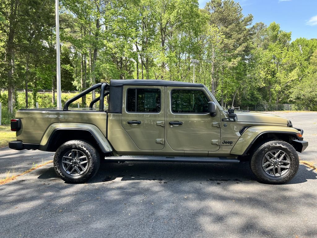 Certified 2025 Jeep Gladiator Sport AWD/4WD image 2