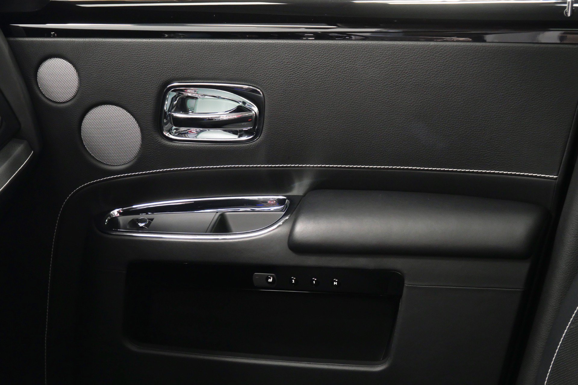 Used 2013 Rolls-Royce Ghost RWD image 36