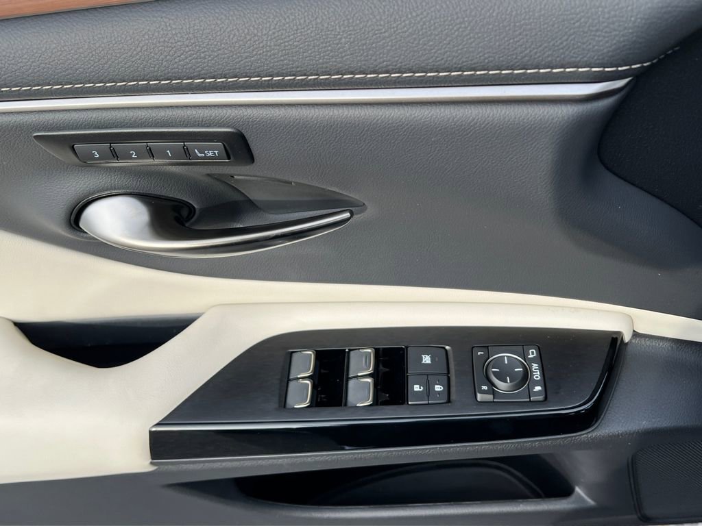 Certified 2025 Lexus ES 350 w/ Premium Package image 11
