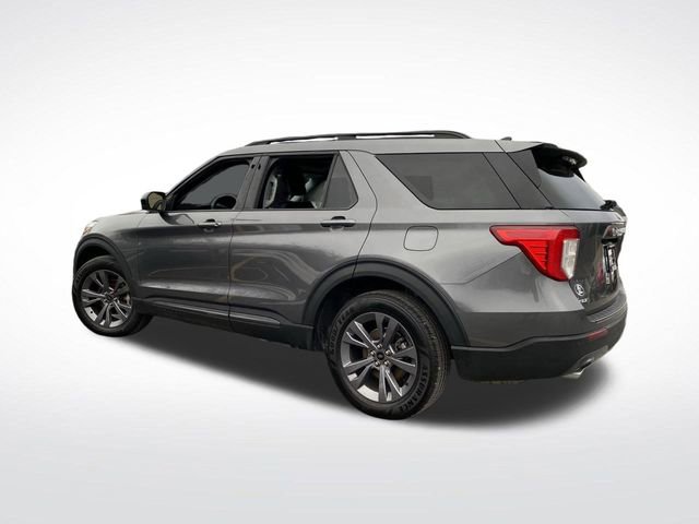Used 2022 Ford Explorer XLT w/ Equipment Group 202A image 3