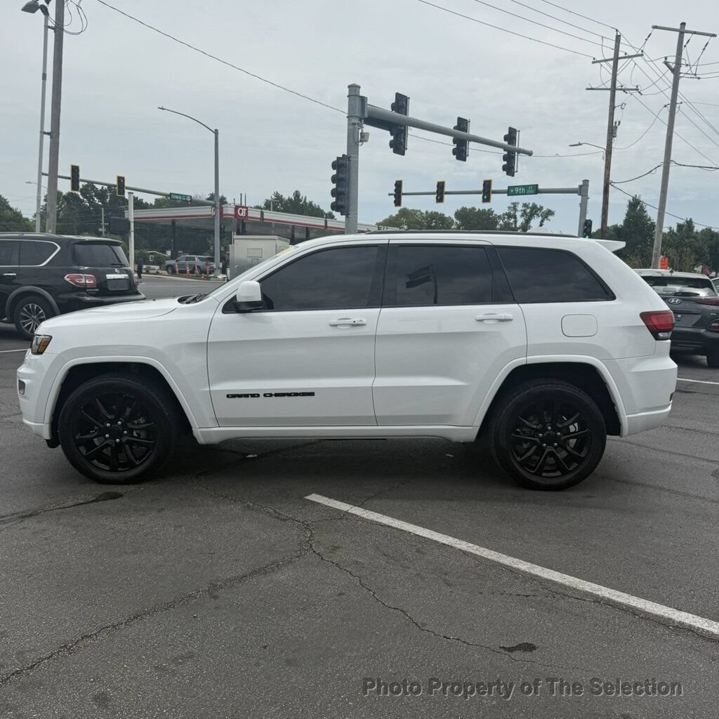 Used 2020 Jeep Grand Cherokee Altitude AWD/4WD image 9