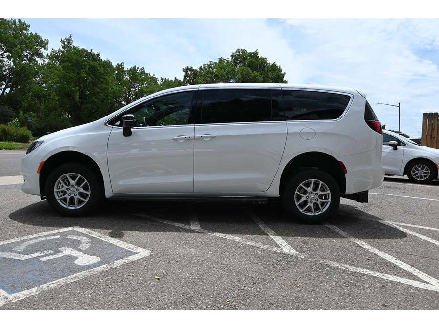 New 2025 Chrysler Voyager LX image 9