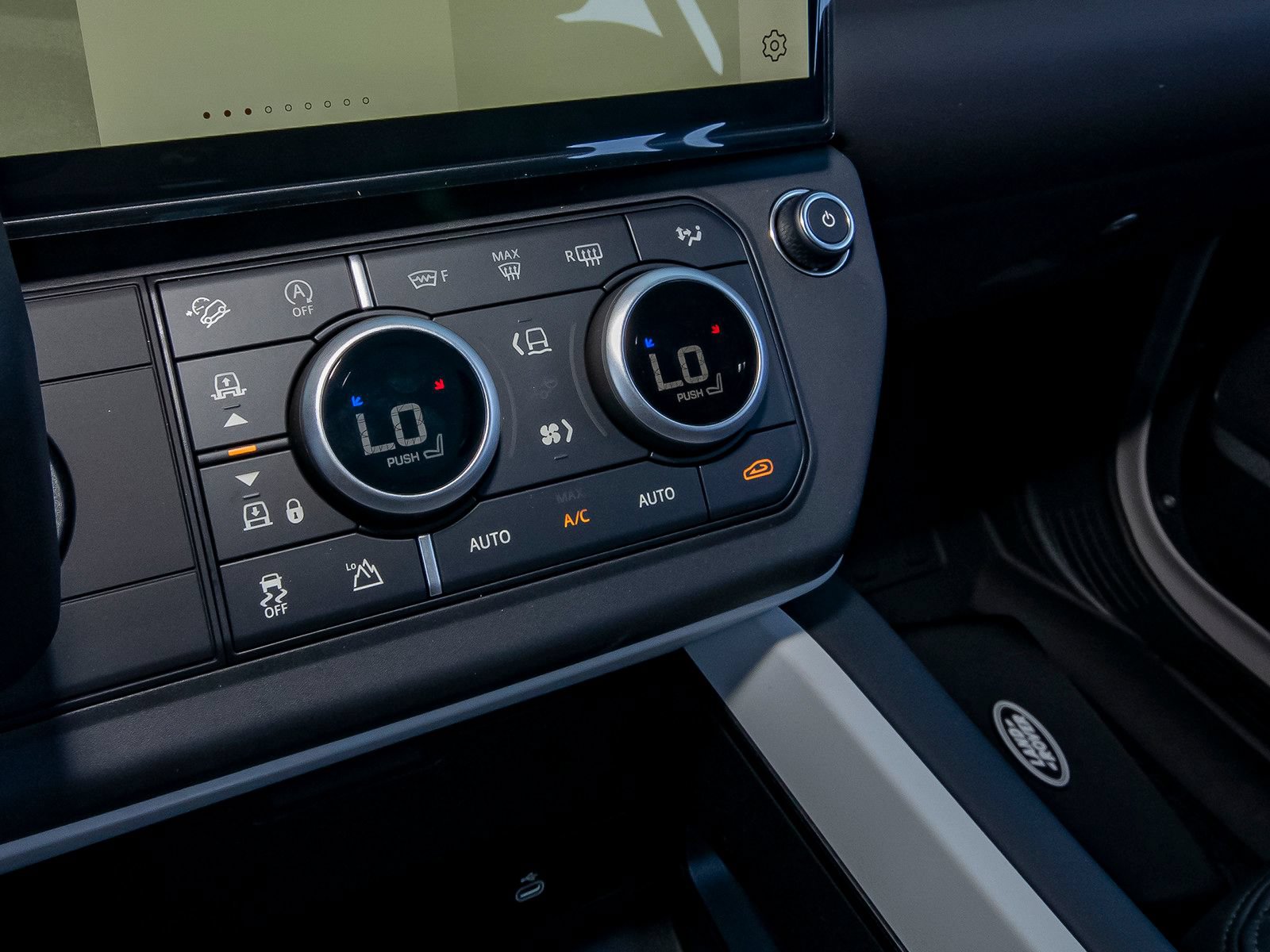 New 2026 Land Rover Defender 130 X-Dynamic SE AWD/4WD image 29