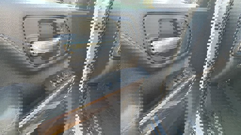 Certified 2022 Chevrolet Silverado 2500 LT w/ Convenience Package image 12